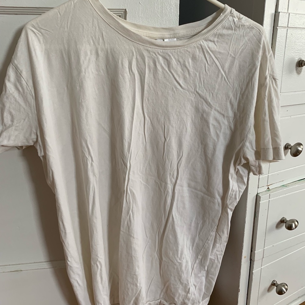 Plain white tee shirt